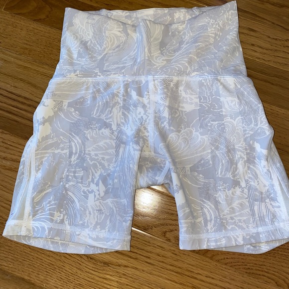 Lululemon Fast and Free Biker Short 6” - Picture 1 of 4